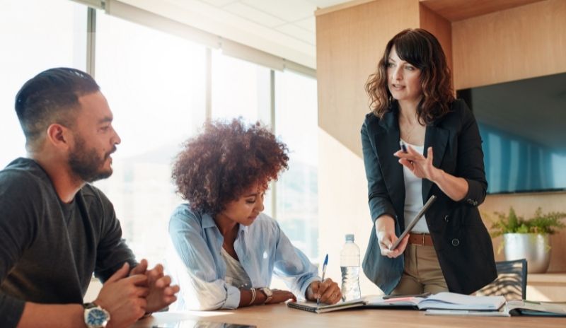 Why Emotional Intelligence for Managers? Practical Tips and Resources to Improve Performance